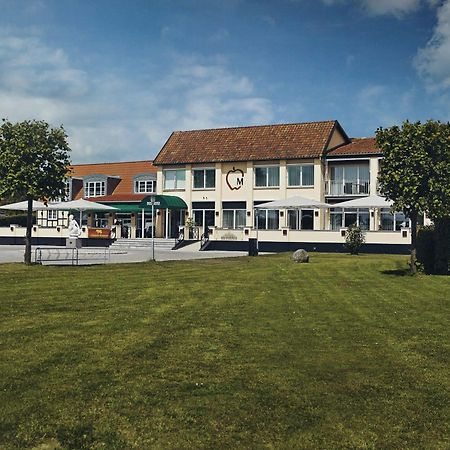 Molskroen Strandhotel Эбельтофт Экстерьер фото