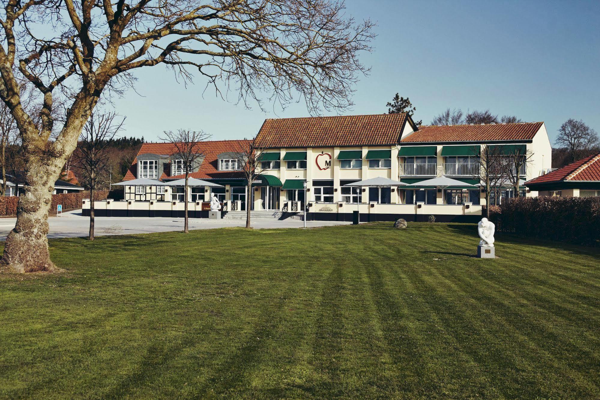Molskroen Strandhotel Эбельтофт Экстерьер фото