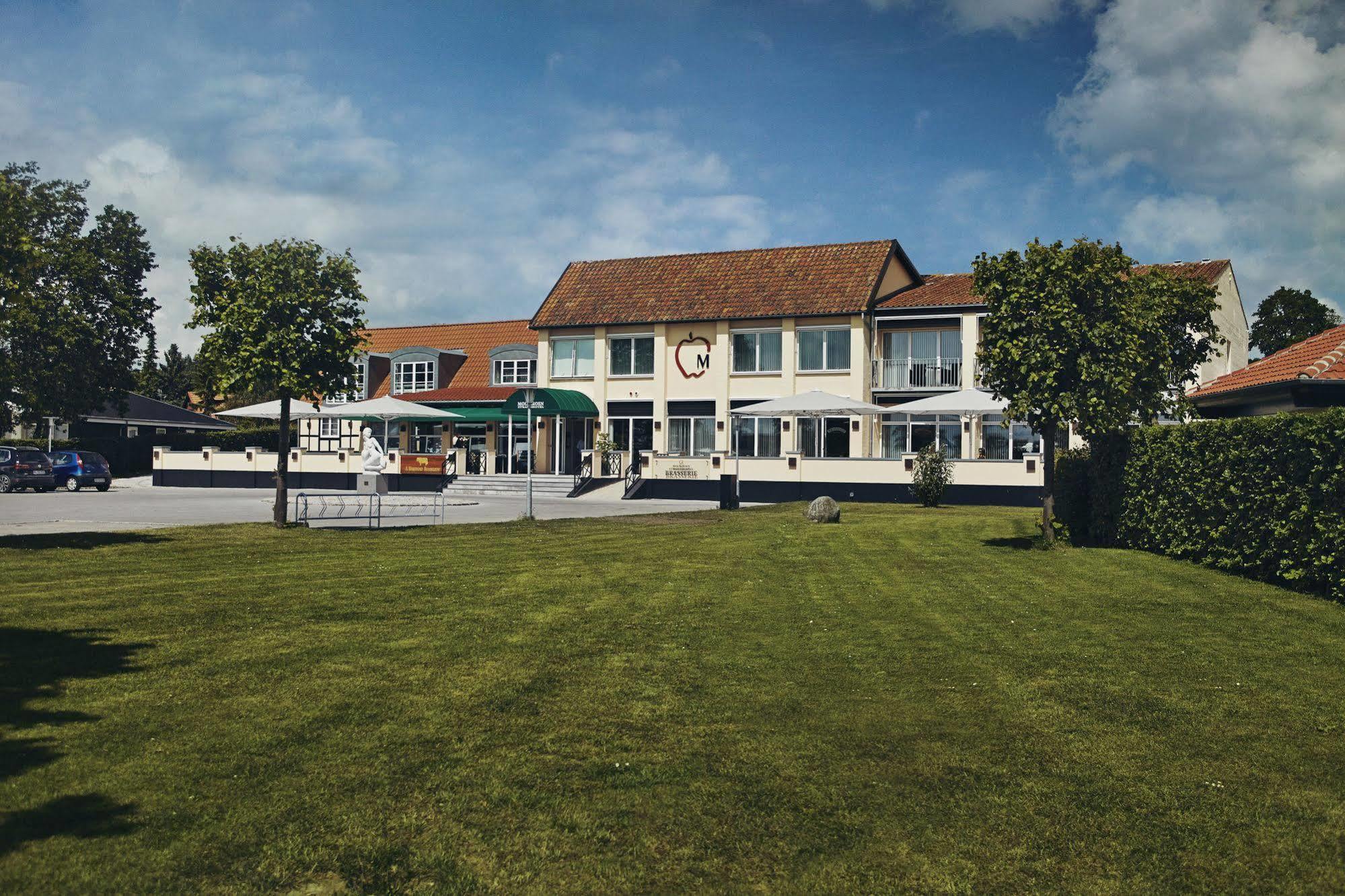Molskroen Strandhotel Эбельтофт Экстерьер фото